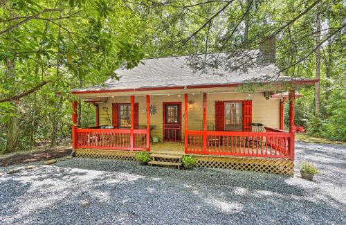 Sautee Nacoochee Casa | Cozy Creekside Mountain Escape with Hot Tub!
