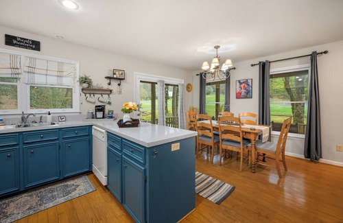 Ferguson Cabina | Cosy Creekside Mountain Home - WiFi, cerca de Boone