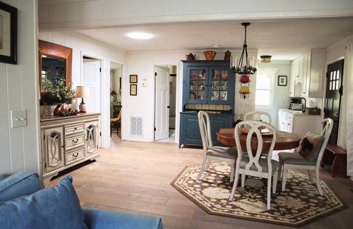 Mirror Lake Casa | Cozy Cub - Quaint Mirror Lake Cabin