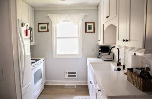 Mirror Lake Casa | Cozy Cub - Quaint Mirror Lake Cabin