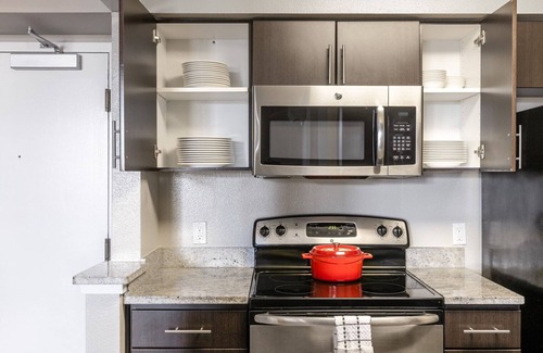 Cupertino Apartamento | Cozy Cupertino 2BR w/ Gym, Pool, nr. Apple & Google, by Blueground