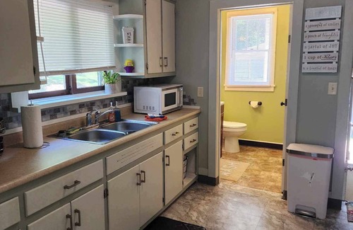 Wooster Casa | Cozy, cute home close to College of Wooster and Amish Country, Ohio