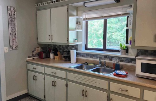 Wooster Casa | Cozy, cute home close to College of Wooster and Amish Country, Ohio