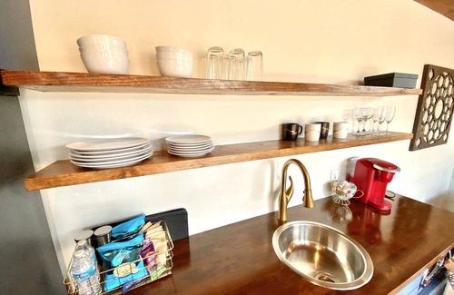 Dripping Springs Casa | Cozy & Cute Modern Tiny house close to wineries, wedding venues, and outdoor fun