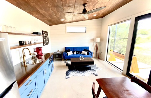 Dripping Springs Casa | Cozy & Cute Modern Tiny house close to wineries, wedding venues, and outdoor fun