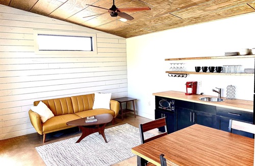 Dripping Springs Casa | Cozy/Cute Tiny House close to wineries, wedding venues & outdoor fun