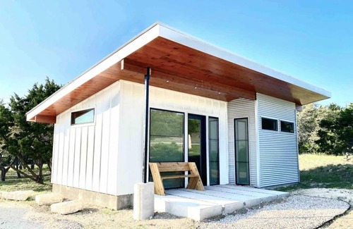 Dripping Springs Casa | Cozy/Cute Tiny House close to wineries, wedding venues & outdoor fun