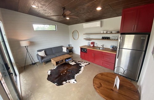 Dripping Springs Casa | Cozy/Cute Tiny House close to wineries, wedding venues & outdoor fun