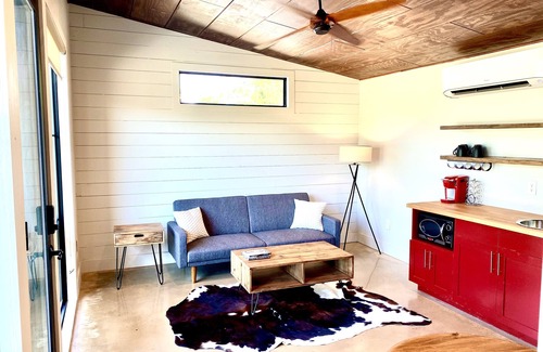 Dripping Springs Casa | Cozy/Cute Tiny House close to wineries, wedding venues & outdoor fun