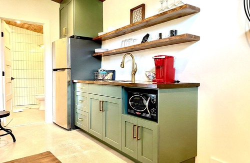 Dripping Springs Casa | Cozy/Cute Tiny House close to wineries, wedding venues & outdoor fun
