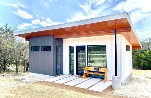 Dripping Springs Casa | Cozy/Cute Tiny House close to wineries, wedding venues & outdoor fun