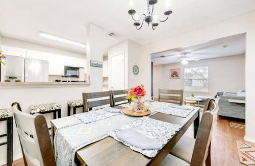 Oak Cliff Casa | Cozy Dallas Casa – 5 beds / 9 people - Bishop Arts