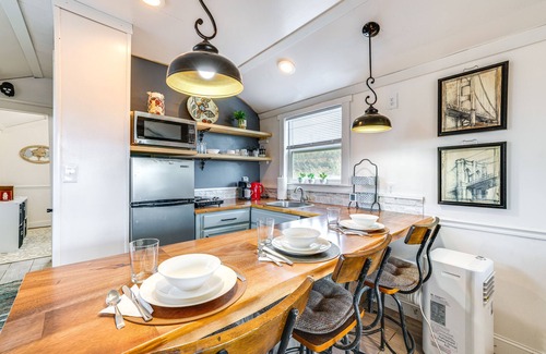 Decatur Cabina | Cozy Decatur Cabin w/ Views ~ 1 Mi to Riverfront!