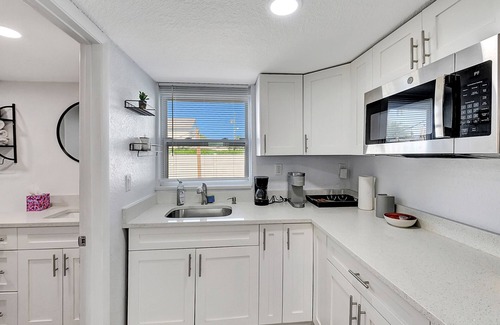 Delray Beach Cabaña | Cozy Delray Beach Cottage w/i 5 Min to the Beach – Perfect for a Couples Retreat