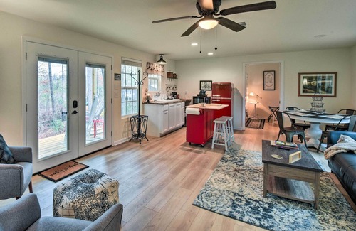 Demorest Cabaña | Cozy Demorest Cottage: Fire Pit & Porch