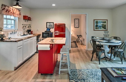 Demorest Cabaña | Cozy Demorest Cottage: Fire Pit & Porch