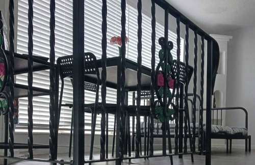 Boulevard Heights Apartamento | Cozy department (duplex, completely separate) centrally located in Broward FL.