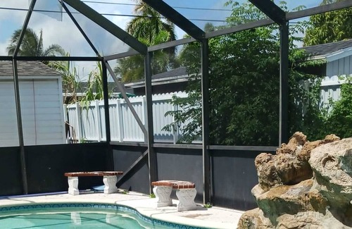 Boulevard Heights Apartamento | Cozy department (duplex, completely separate) centrally located in Broward FL.