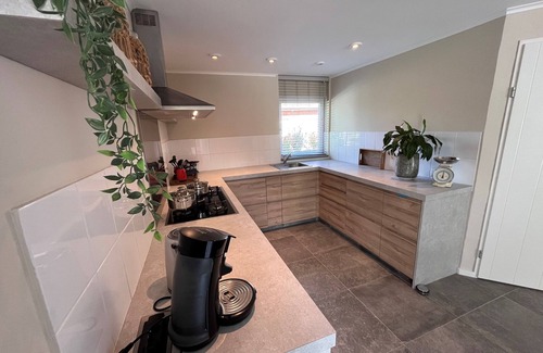 Bruinisse Casa | Cozy detached holiday home with large enclosed garden