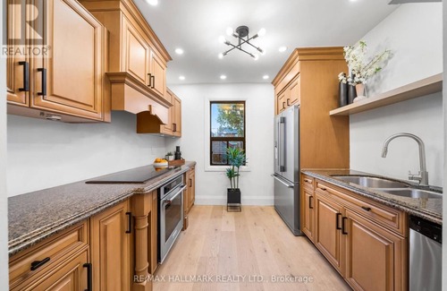 Earlscourt Casa | Cozy detached House In Midtown Toronto,!