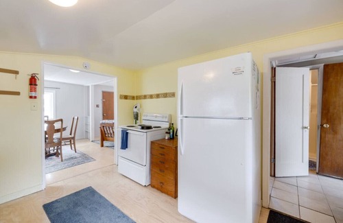 Rockaway Beach Cabina | Cozy Dog-Friendly Cabin near Twin Rocks
