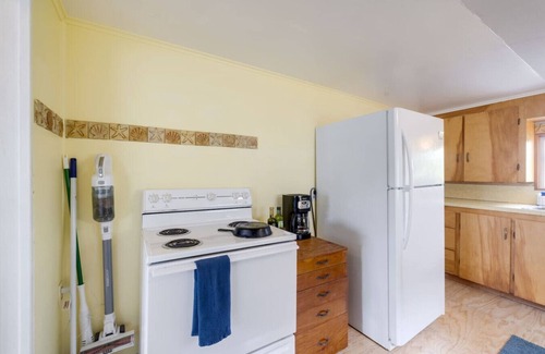 Rockaway Beach Cabina | Cozy Dog-Friendly Cabin near Twin Rocks