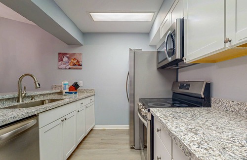Navarre Casa | Cozy dog-friendly duplex with private yard and close to everything