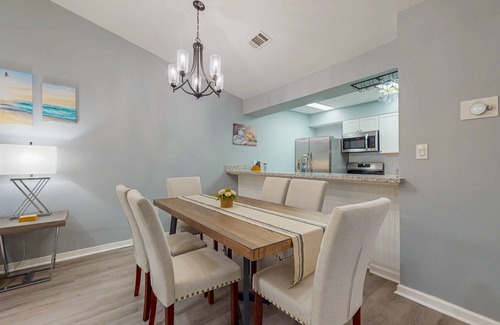 Navarre Casa | Cozy dog-friendly duplex with private yard and close to everything