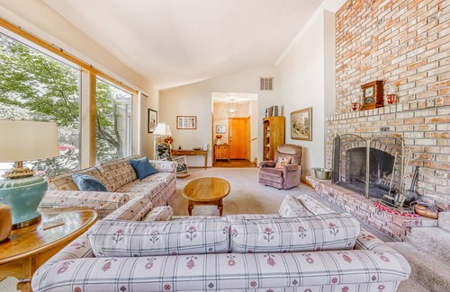 Mountain View District Casa | Cozy, Dog-Friendly Home w/ Free WiFi, Full Kitchen, Furnished Deck, Central A/C