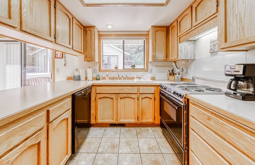 Mountain View District Casa | Cozy, Dog-Friendly Home w/ Free WiFi, Full Kitchen, Furnished Deck, Central A/C