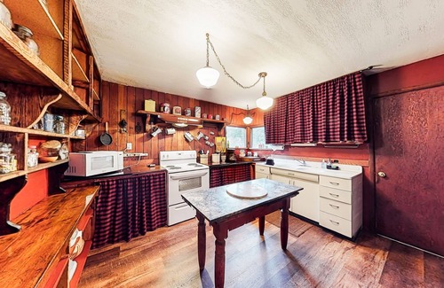Joseph Casa | Cozy, dog-friendly home with fireplace, near Wallowa Lake State Park & tram