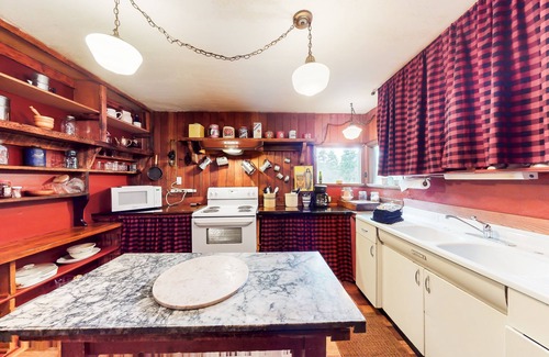 Joseph Casa | Cozy, dog-friendly home with fireplace, near Wallowa Lake State Park & tram