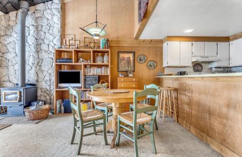 Bear Valley Apartamento | Cozy Dog Friendly Studio with Loft - Creekside #87