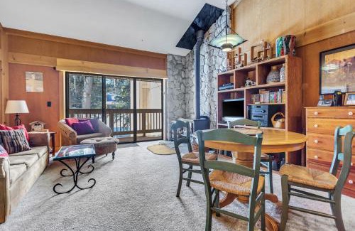 Bear Valley Apartamento | Cozy Dog Friendly Studio with Loft - Creekside #87