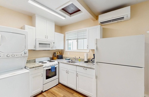 Coburg Apartamento | Cozy dog-friendly studio, fast WIFI, A/C and in-unit washer & dryer
