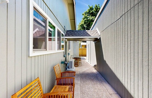 Coburg Apartamento | Cozy dog-friendly studio, fast WIFI, A/C and in-unit washer & dryer