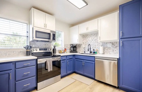 Apollo Beach Casa | Cozy Dog-friendly Bungalow