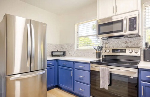 Apollo Beach Casa | Cozy Dog-friendly Bungalow
