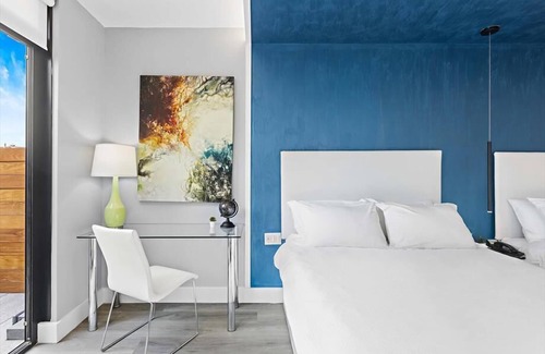 Mott Haven Hotel | Cozy Double Queen Suite w/ Kitchen | 4 mins away from Subway | Mott Haven