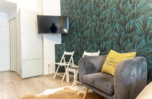 Mariahilf Hotel | Cozy Double Room w/ Yardview - Perfect Shopping