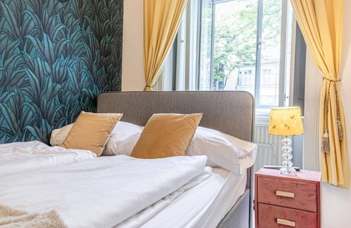 Mariahilf Hotel | Cozy Double Room w/ Yardview - Perfect Shopping