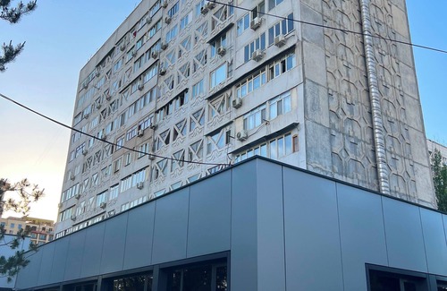 Bishkek Apartamento | Cozy Downtown Apt w/ Wi-Fi – 1 Min from Railroad St, Balcony w/ Mountain View