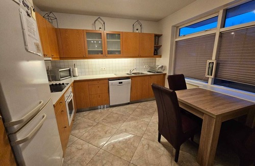 Vesturbær Apartamento | Acogedor apartamento en el centro de la costa con estacionamiento privado