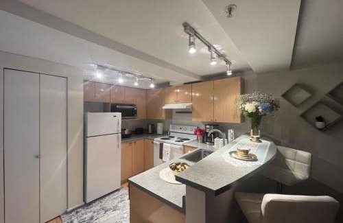 Belltown Apartamento | Cozy Downtown Condo Retreat with Space Needle View