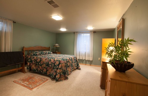 West Des Moines Apartamento | Cozy Duplex in a Safe Quiet Residential Neighborhood