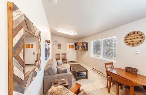 Valley Casa | Cozy Duplex Unit - Beautiful Lake Views!