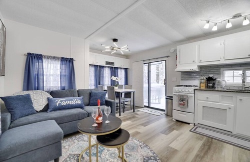 Gouldsboro Cabina | Cozy Eagle Lake 2BR Pocono Cabin Near Attractions