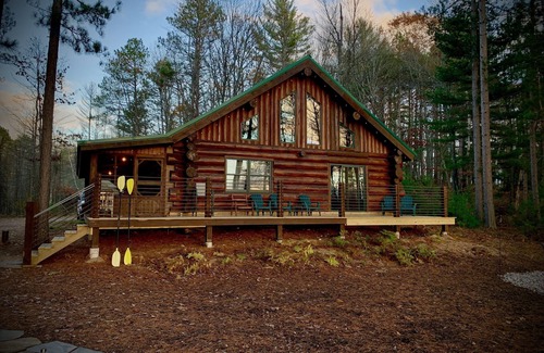 Eagle River Casa | Cozy Eagle River Lakeside Log Cabin on Sunset Lake