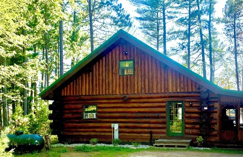 Eagle River Casa | Cozy Eagle River Lakeside Log Cabin on Sunset Lake