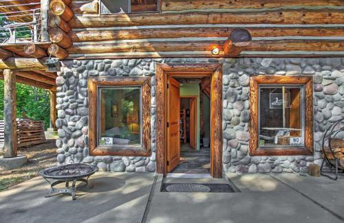Easton Casa | Cozy Easton Cabin with Wenatchee Natl Forest Views!
